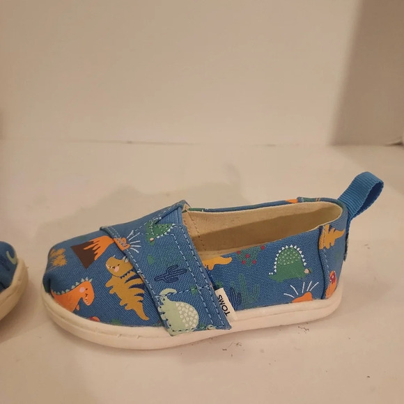 TOMS Dinoland Baby/Toddler Glow-In-The-Dark Alpargata Shoes in Size T6 Toddler - Picture 10 of 10